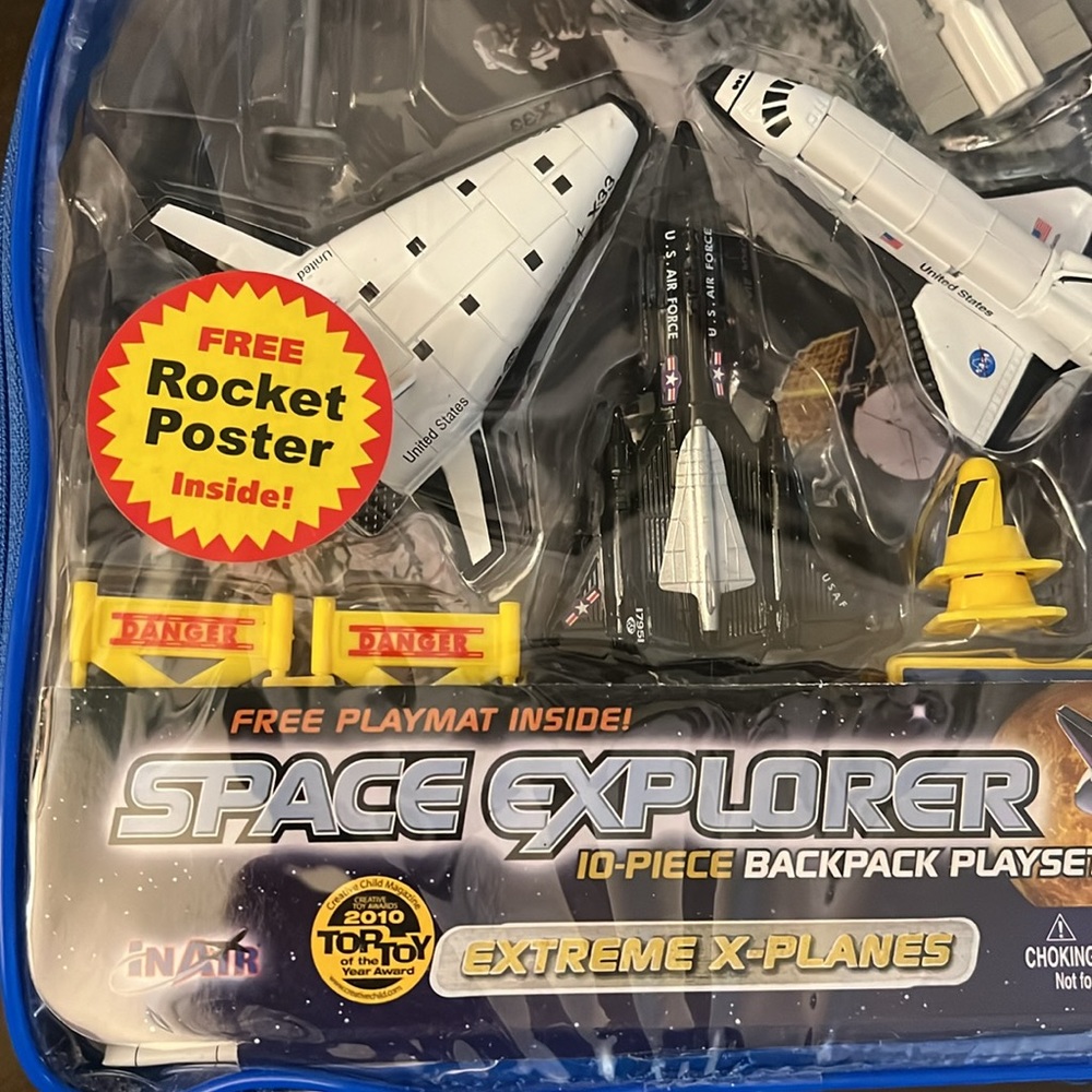 NWT Space Explorer 10 piece backpack playset - Picture 2 of 5